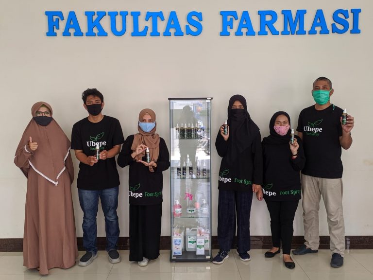 Launching Produk Footspray Ubepe karya mahasiswa Fakultas Farmasi UBP Karawang
