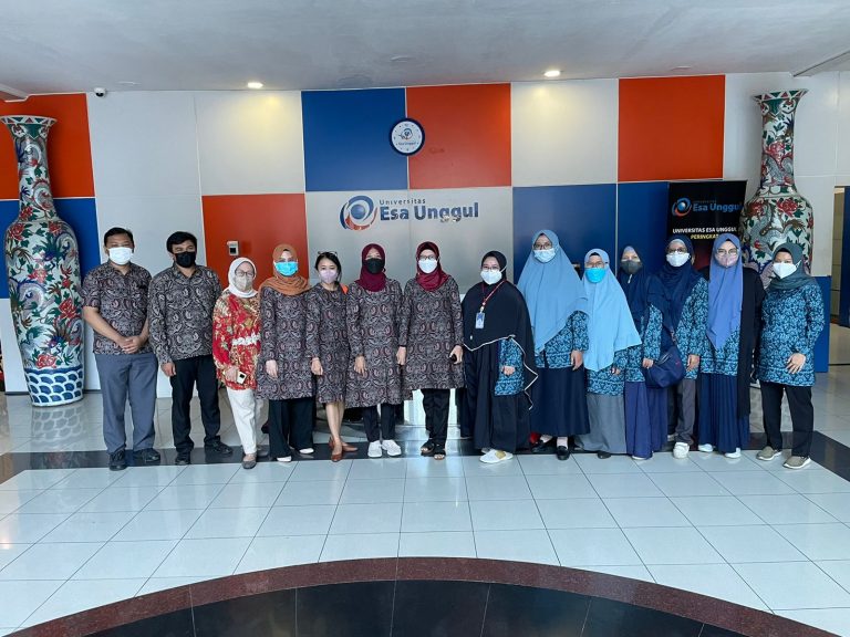 Kunjungan Fakultas Farmasi UBP Karawang ke Prodi Farmasi Universitas Esa Unggul Jakarta