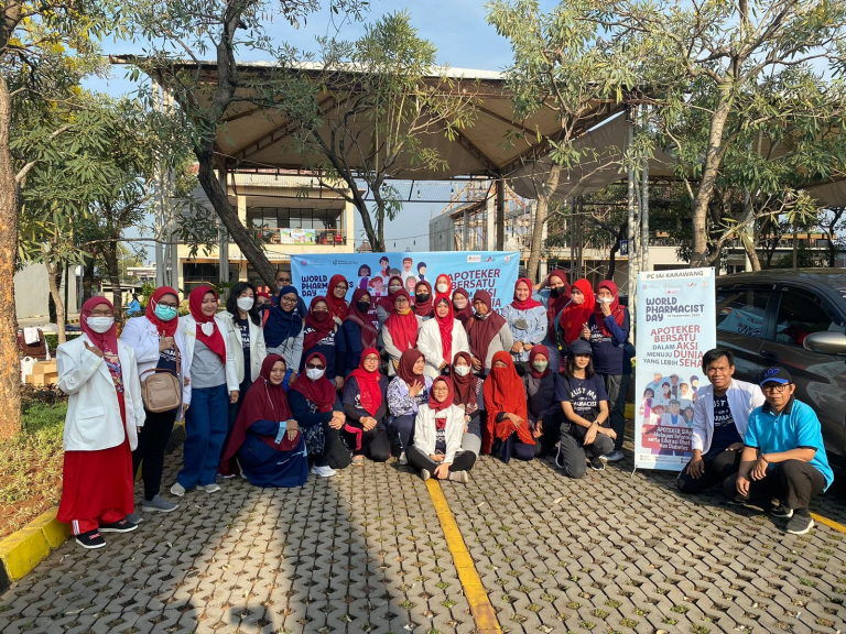 Pengabdian Kepada Masyarakat Fakultas Farmasi UBP dan Ikatan Apoteker Indonesia Dalam Rangka World Pharmacy Day tentang Edukasi Raicing Community Awareness (RCA)