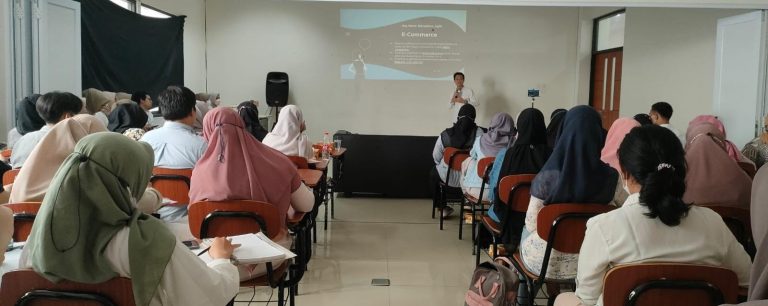 Mahasiswa Farmasi UBP Karawang Melaksanakan Kegiatan Seminar Etika Perundang-undangan Farmasi