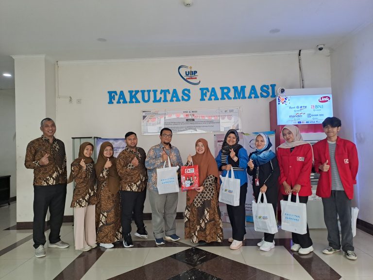 Kunjungan Farmasi Jakarta Global University ke Farmasi UBP Karawang: Studi Banding Hilirisasi Produk Kosmetik Kefarmasian